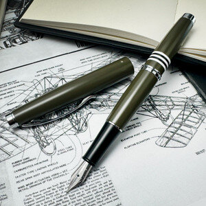 Dakota Fountain Pen, Military Green - M